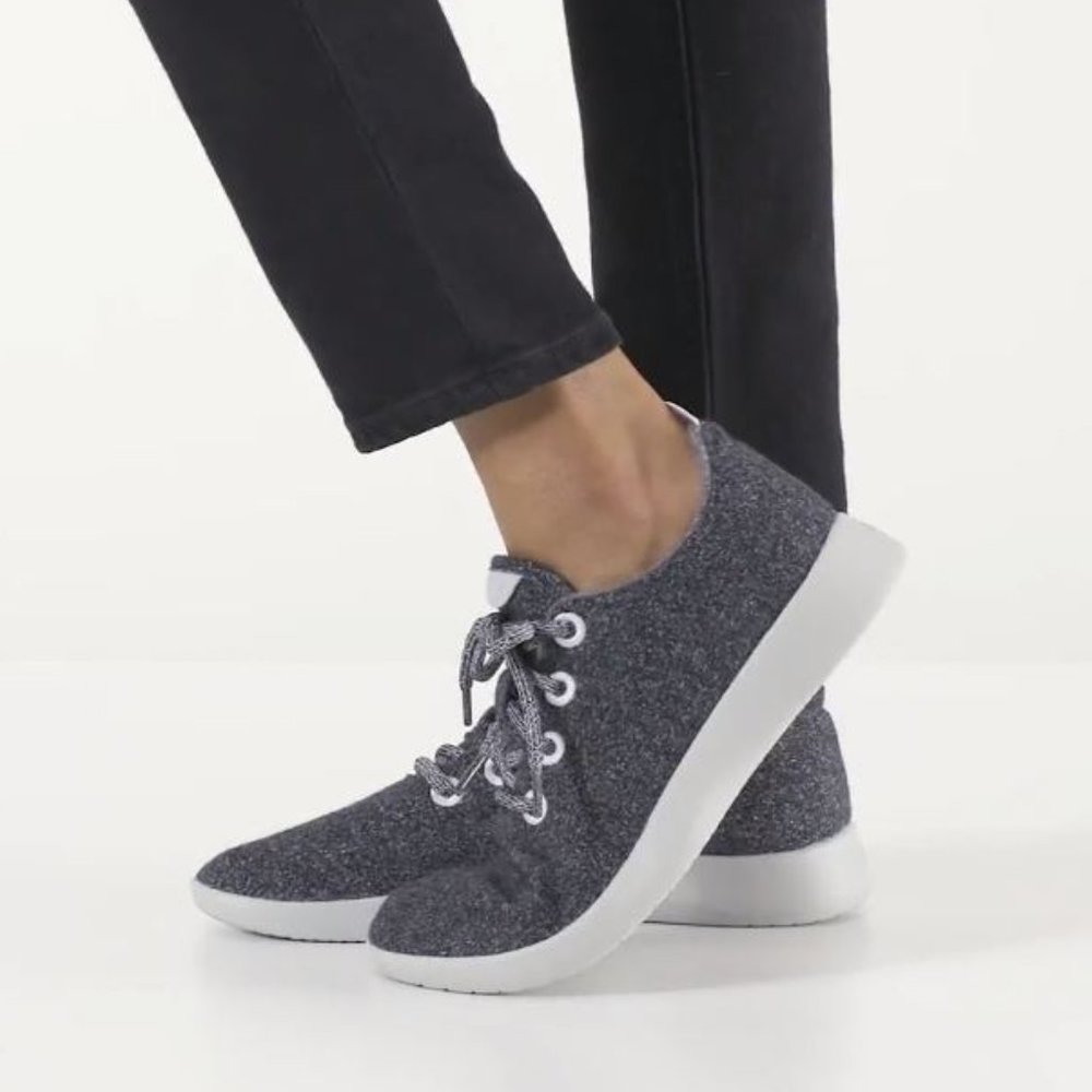 Womens size 7 gray allbirds wool runners